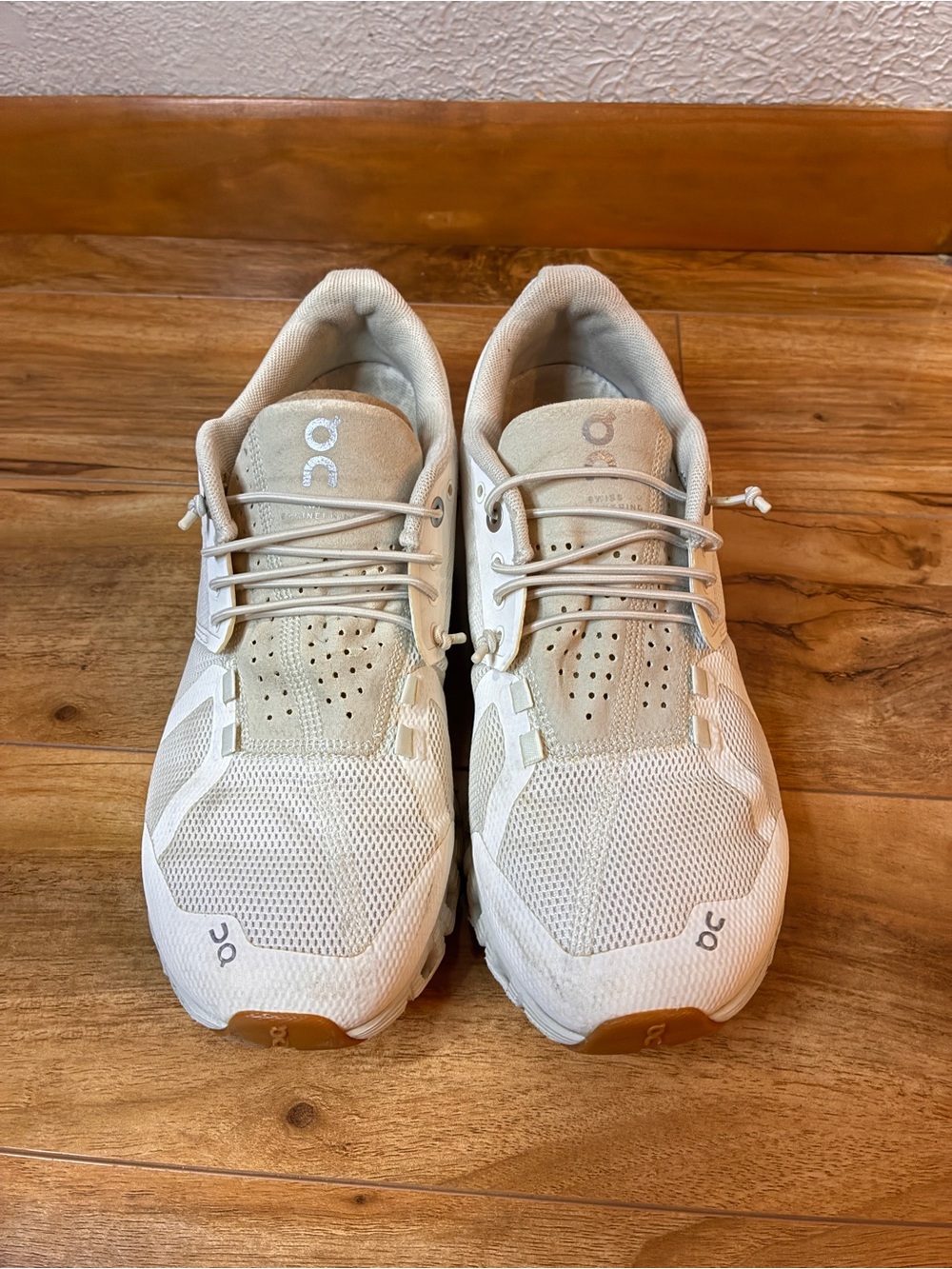 On Cloud 5 Women’s Athletic Running Sneaker Shoes, white/beige - size 8